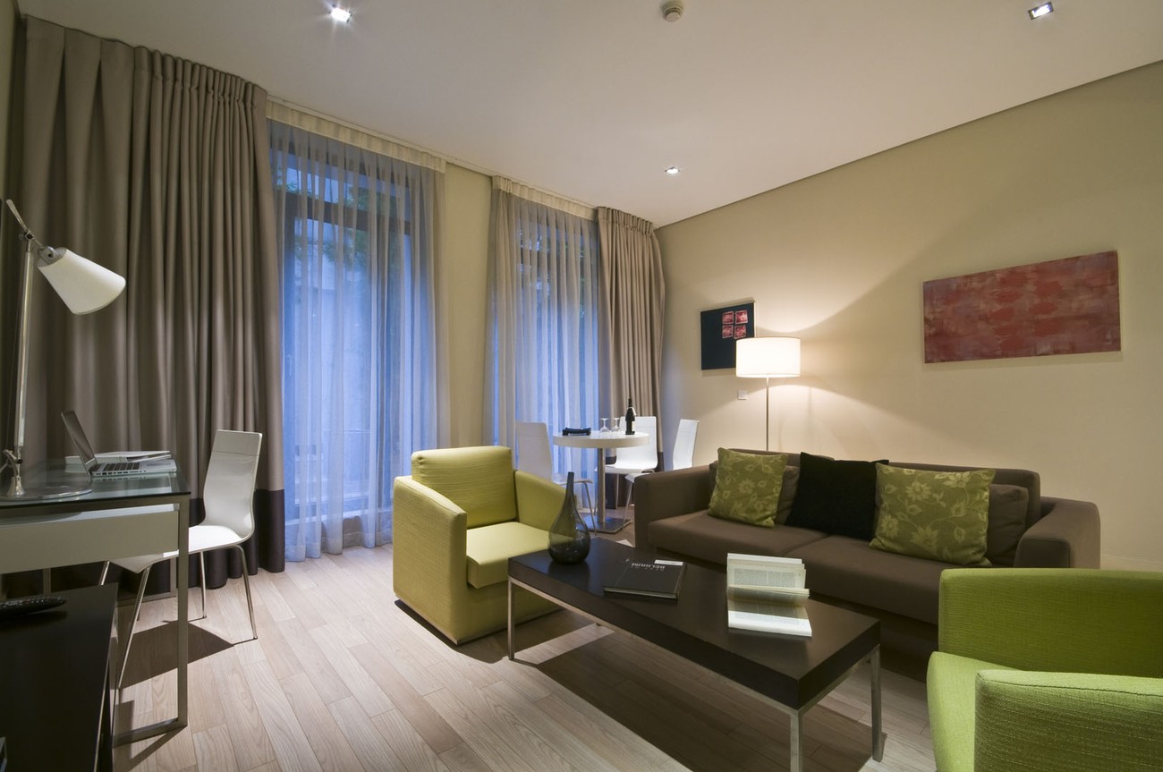 B-aparthotel Grand Place,